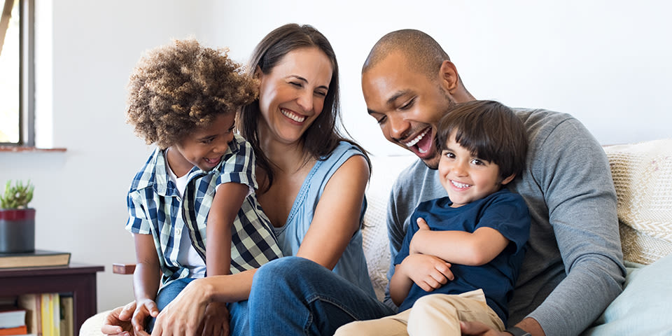 Famille avec deux jeunes enfants