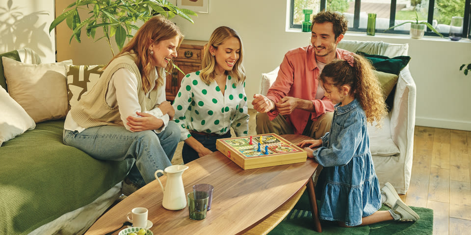 Cerise avec une famille en train de jouer